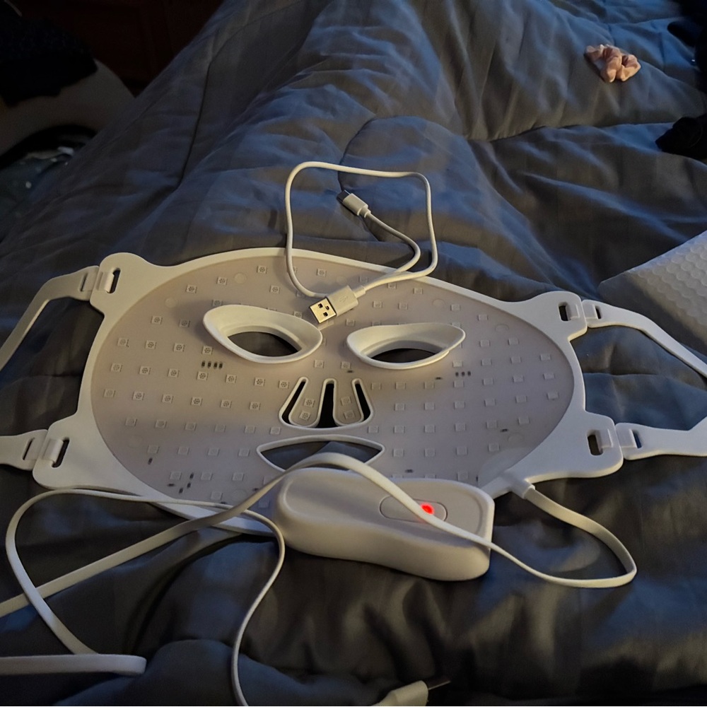 White LED Facial Mask - Picture 4 of 11